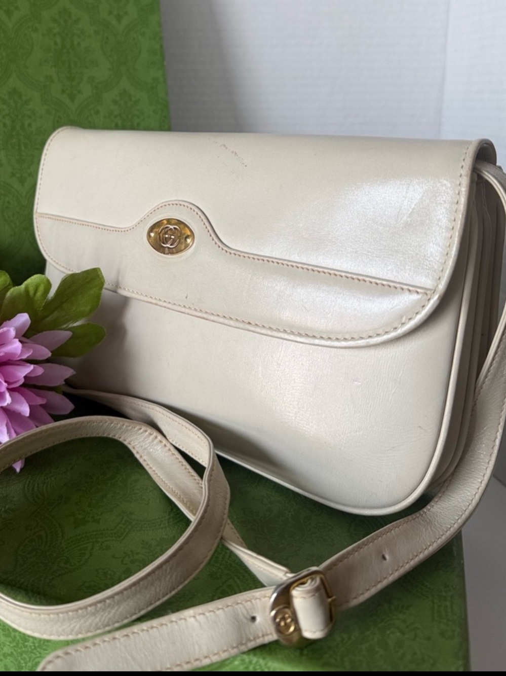 Authentic Crossbody/Shoulder Leather Bag Gucci.
